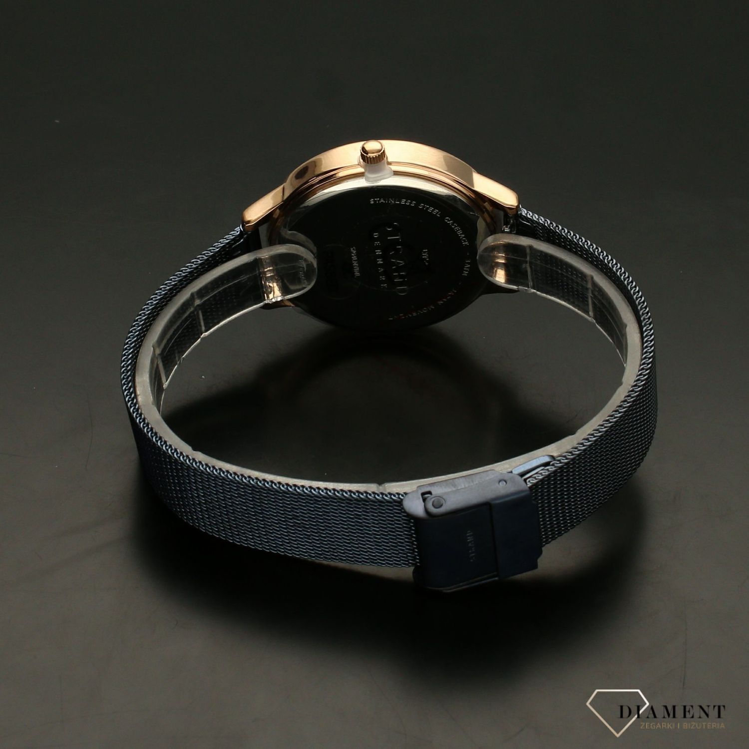 Zegarek damski STRAND Denmark S704LMVIML.. Strand Denmark to elegancki zegarek damski z oryginalną, białą tarczą oraz kopertą ozdobioną błyszczącymi kryształami Swarovskiego. Zegarek damski posiada indeksy w kolorze7.jpg