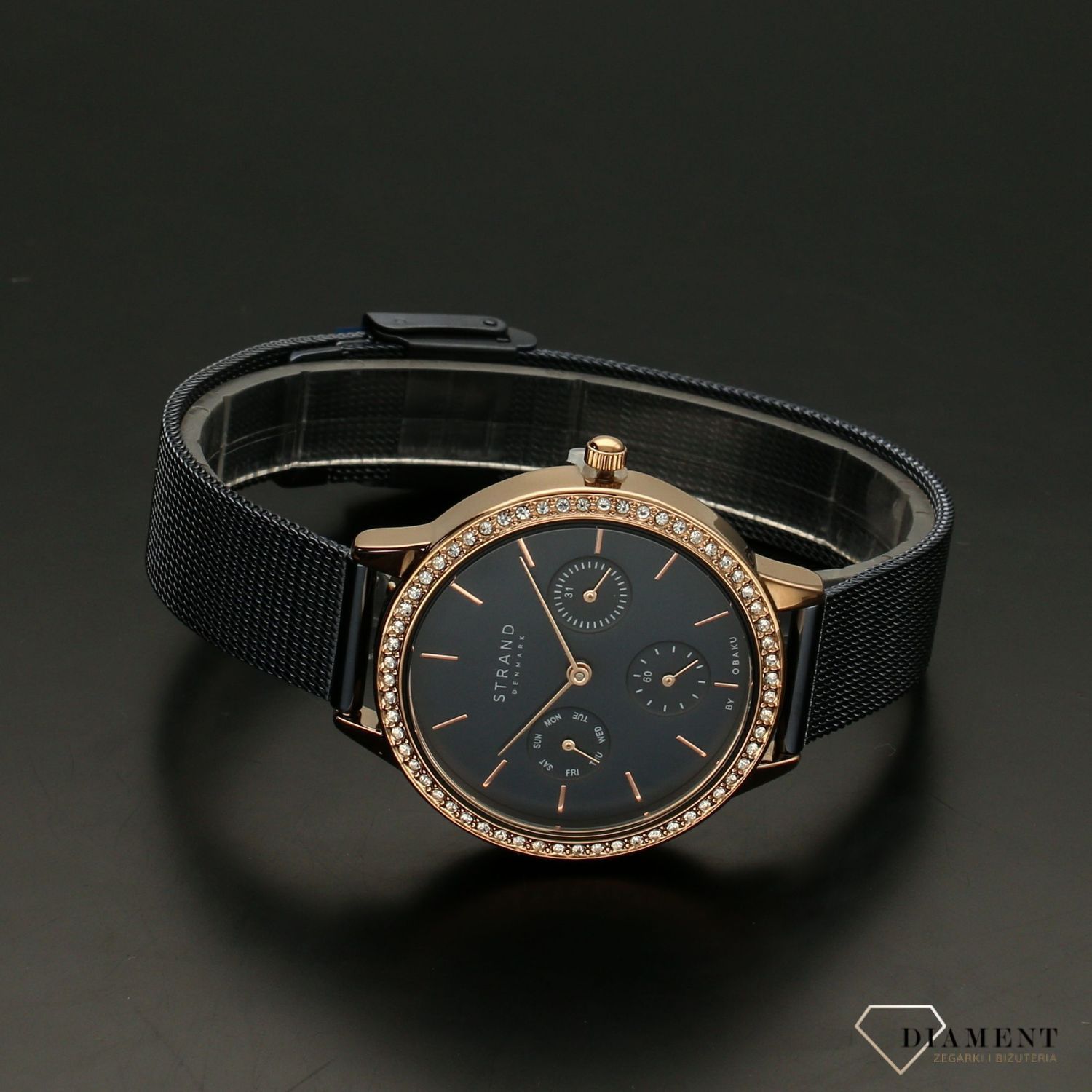 Zegarek damski STRAND Denmark S704LMVLML . Strand Denmark to elegancki zegarek damski z oryginalną, granatową tarczą oraz kopertą ozdobioną błyszczącymi kryształami Swarovskiego. Zegarek damski posiada indeksy w kol8.jpg