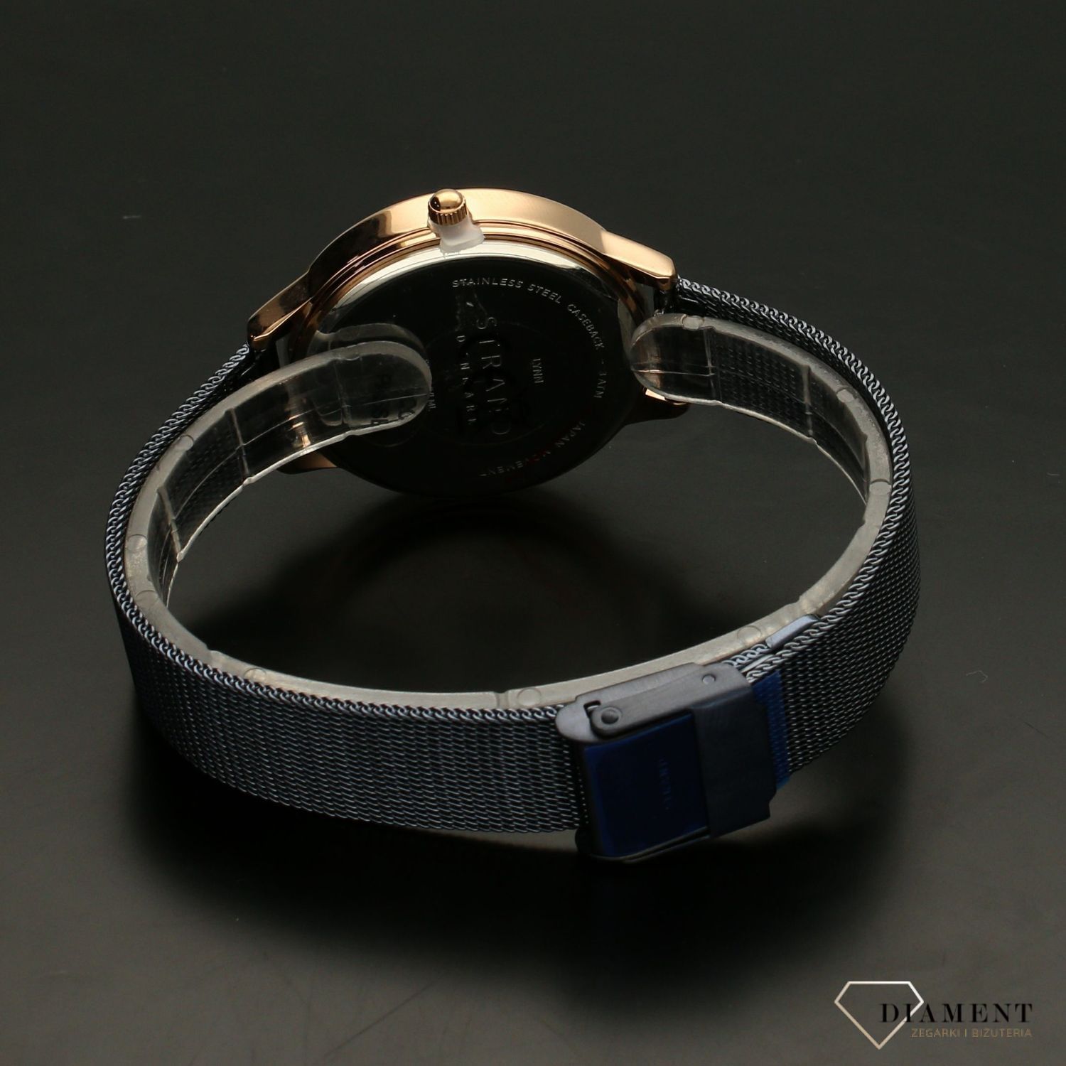 Zegarek damski STRAND Denmark S704LMVLML . Strand Denmark to elegancki zegarek damski z oryginalną, granatową tarczą oraz kopertą ozdobioną błyszczącymi kryształami Swarovskiego. Zegarek damski posiada indeksy w kol8.jpg