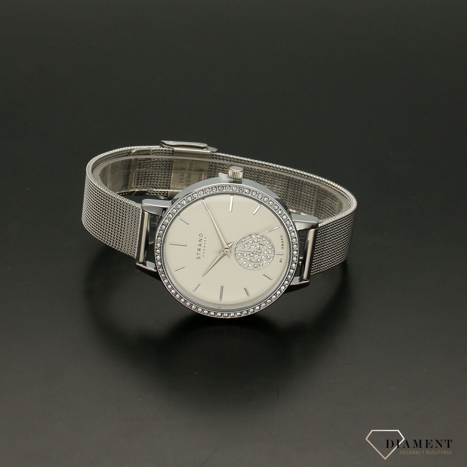 Zegarek damski STRAND Denmark S705LXCIMC . Strand to elegancki zegarek damski z oryginalną, białą tarczą, ozdobioną błyszczącymi kryształami Swarovskiego. Zegarek damski posiada indeksy w kolorze srebrnym8.jpg