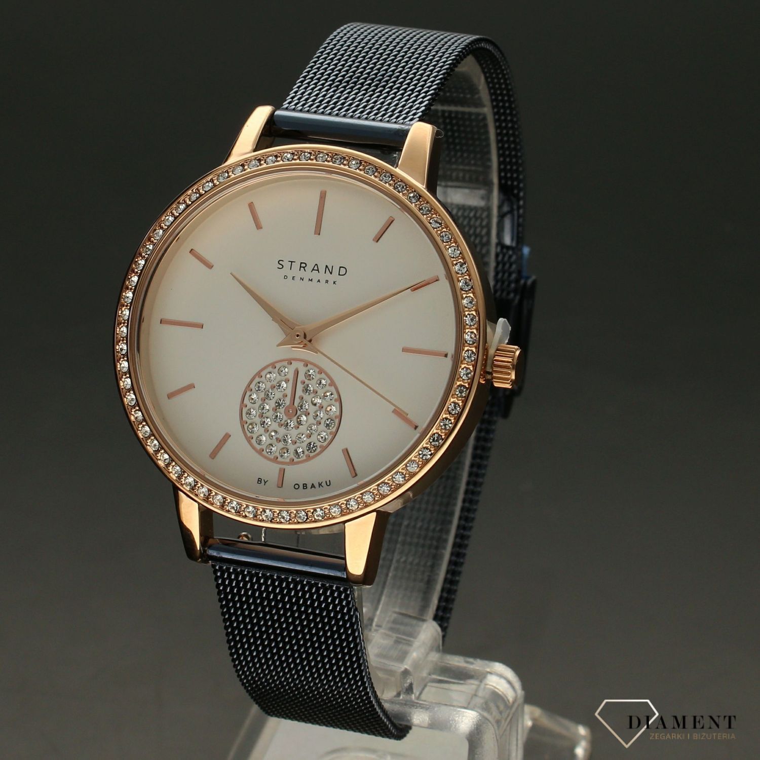 Zegarek damski STRAND Denmark S705LXVIML . Strand Denmark to elegancki zegarek damski z oryginalną, białą tarczą, ozdobioną błyszczącymi kryształami Swarovskiego. Zegarek damski posiada indeksy w  kolorze różowego z8.jpg