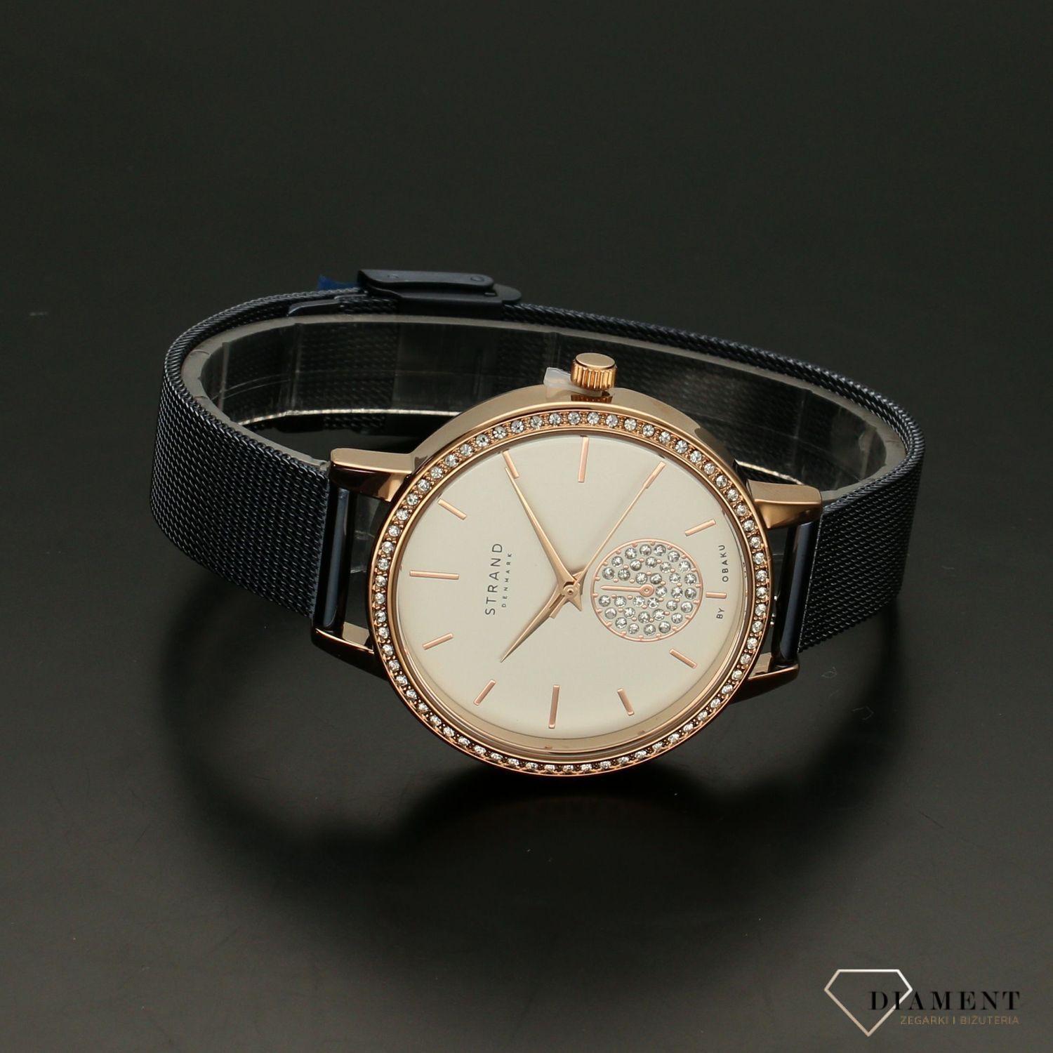 Zegarek damski STRAND Denmark S705LXVIML . Strand Denmark to elegancki zegarek damski z oryginalną, białą tarczą, ozdobioną błyszczącymi kryształami Swarovskiego. Zegarek damski posiada indeksy w  kolorze różowego z8.jpg