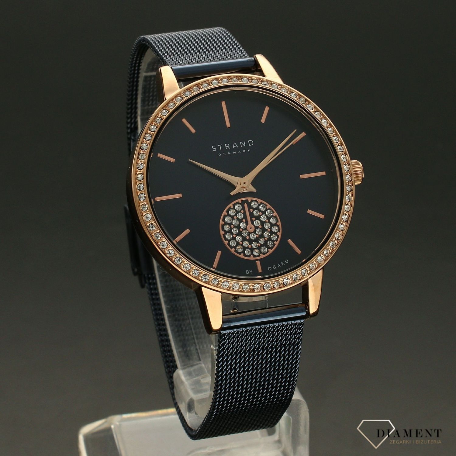 Zegarek damski STRAND Denmark S705LXVLML . Strand to elegancki zegarek damski z oryginalną, granatową tarczą, ozdobioną błyszczącymi kryształami Swarovskiego. Zegarek damski posiada indeksy w kolorze różowego złota8.jpg