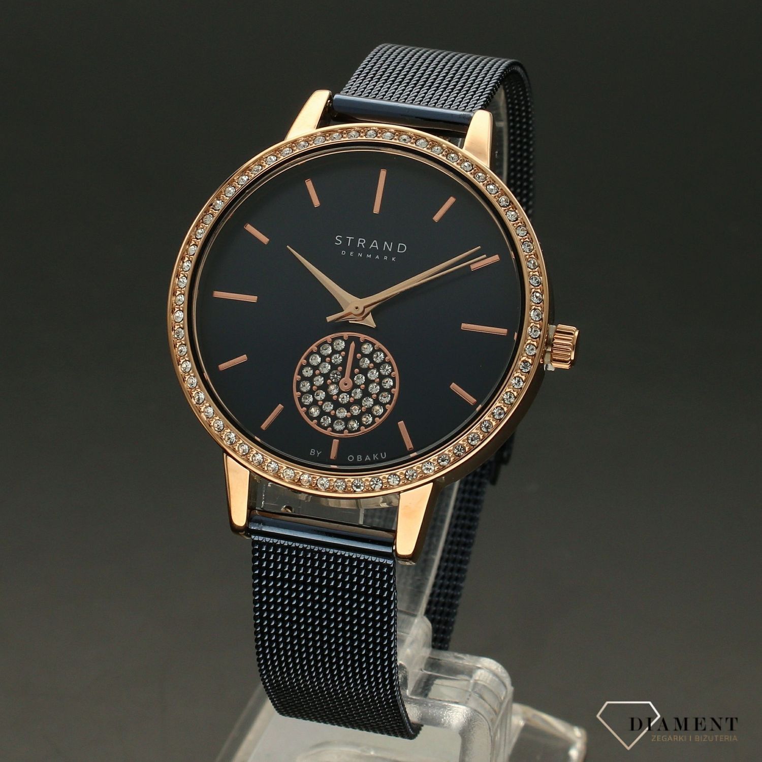 Zegarek damski STRAND Denmark S705LXVLML . Strand to elegancki zegarek damski z oryginalną, granatową tarczą, ozdobioną błyszczącymi kryształami Swarovskiego. Zegarek damski posiada indeksy w kolorze różowego złota8.jpg
