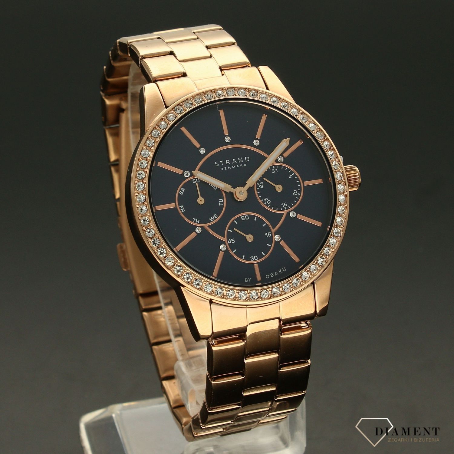 Zegarek damski STRAND Lana S707LMVLSV. Zegarek damski STRAND Lana S707LMVLSV . Strand Lana to elegancki zegarek damski z oryginalną, granatową tarczą. Tarcza ozdobiona została błyszczącymi kryształami Swarovskiego8.jpg