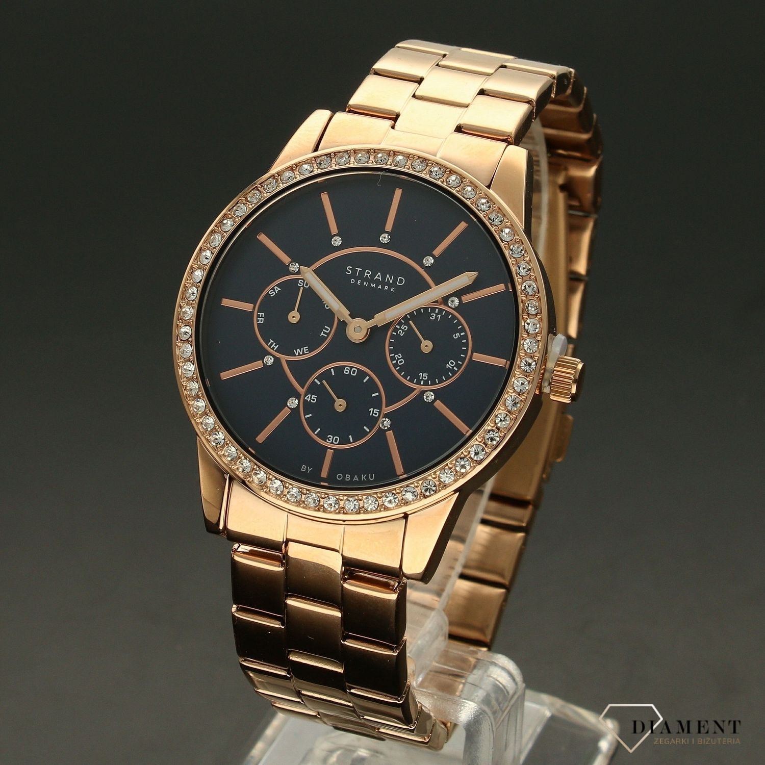 Zegarek damski STRAND Lana S707LMVLSV. Zegarek damski STRAND Lana S707LMVLSV . Strand Lana to elegancki zegarek damski z oryginalną, granatową tarczą. Tarcza ozdobiona została błyszczącymi kryształami Swarovskiego8.jpg