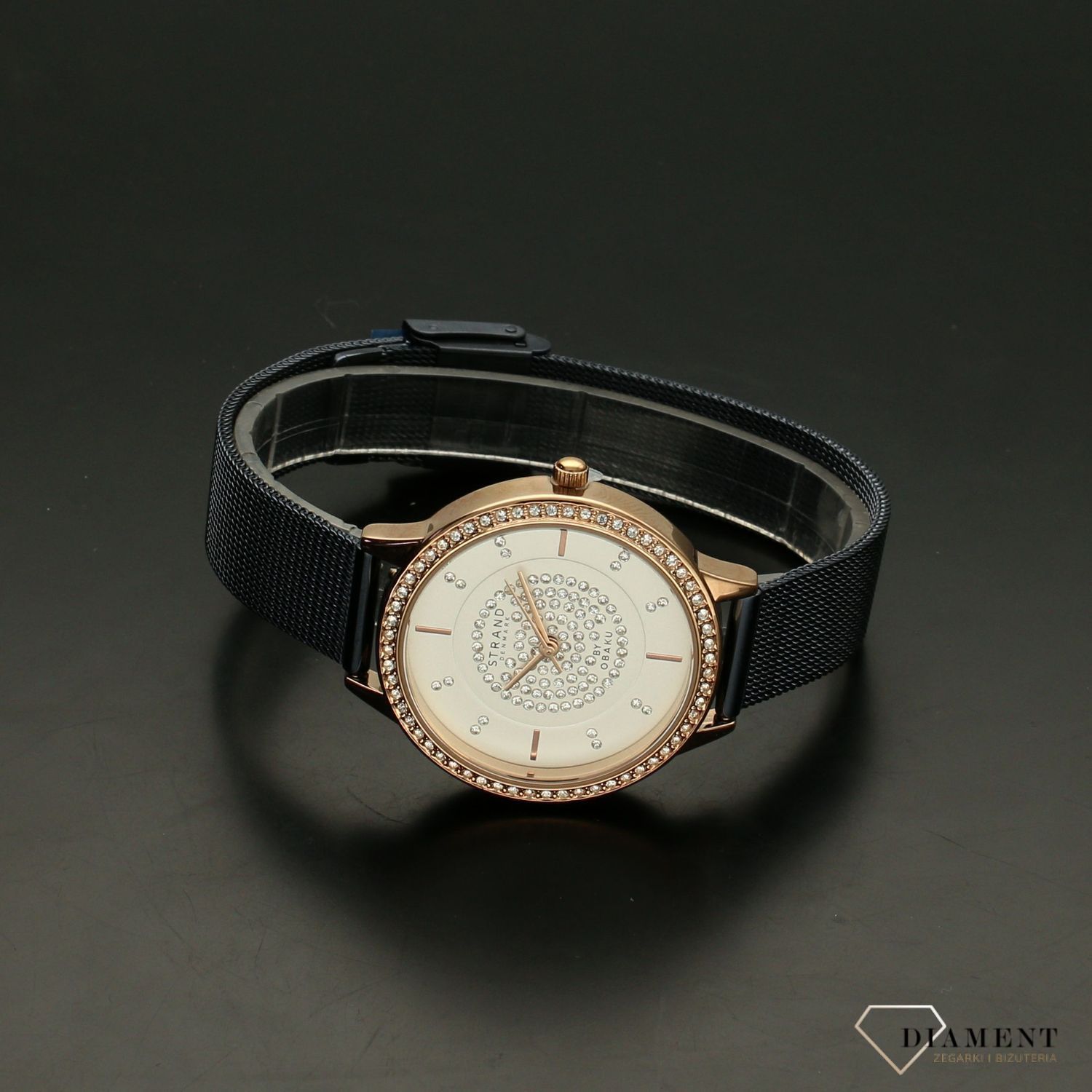 Zegarek damski STRAND Fjord S711LXVIML . Strand Fjord to elegancki zegarek damski z oryginalną, białą tarczą. Ozdobiona jest kryształami Svarowskiego. Zegarek damski posiada indeksy w formie błyszczących kryształów 8.jpg