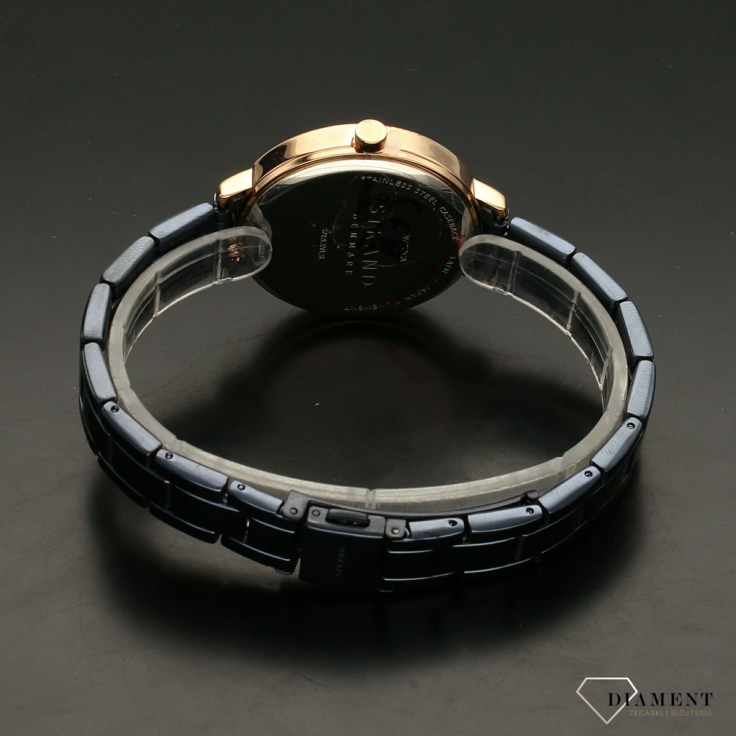 Zegarek damski STRAND Pacifica S712LXVLSL. Strand Pacifica to elegancki zegarek damski z oryginalną, granatową tarczą, ozdobioną motywem kwiatowym. Zegarek damski posiada indeksy z różowego złota. Tarcza ozdobiona j8.jpg