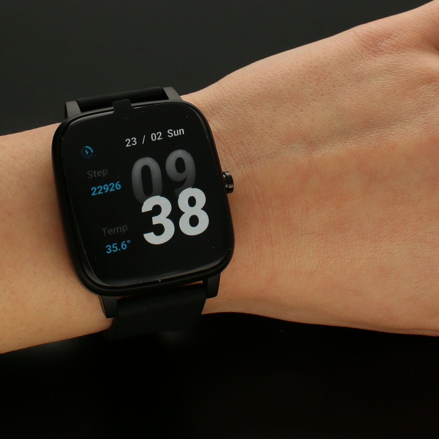 Smartwatch Strand na czarnym silikonowym pasku (1).jpg