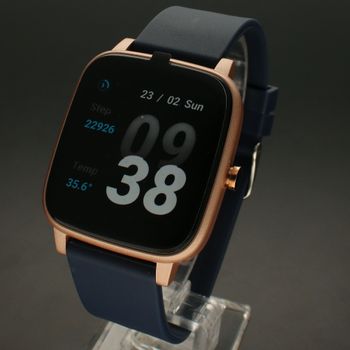 Smartwatch Stand na niebieskim pasku silikonowym (2).jpg