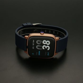 Smartwatch Stand na niebieskim pasku silikonowym (3).jpg