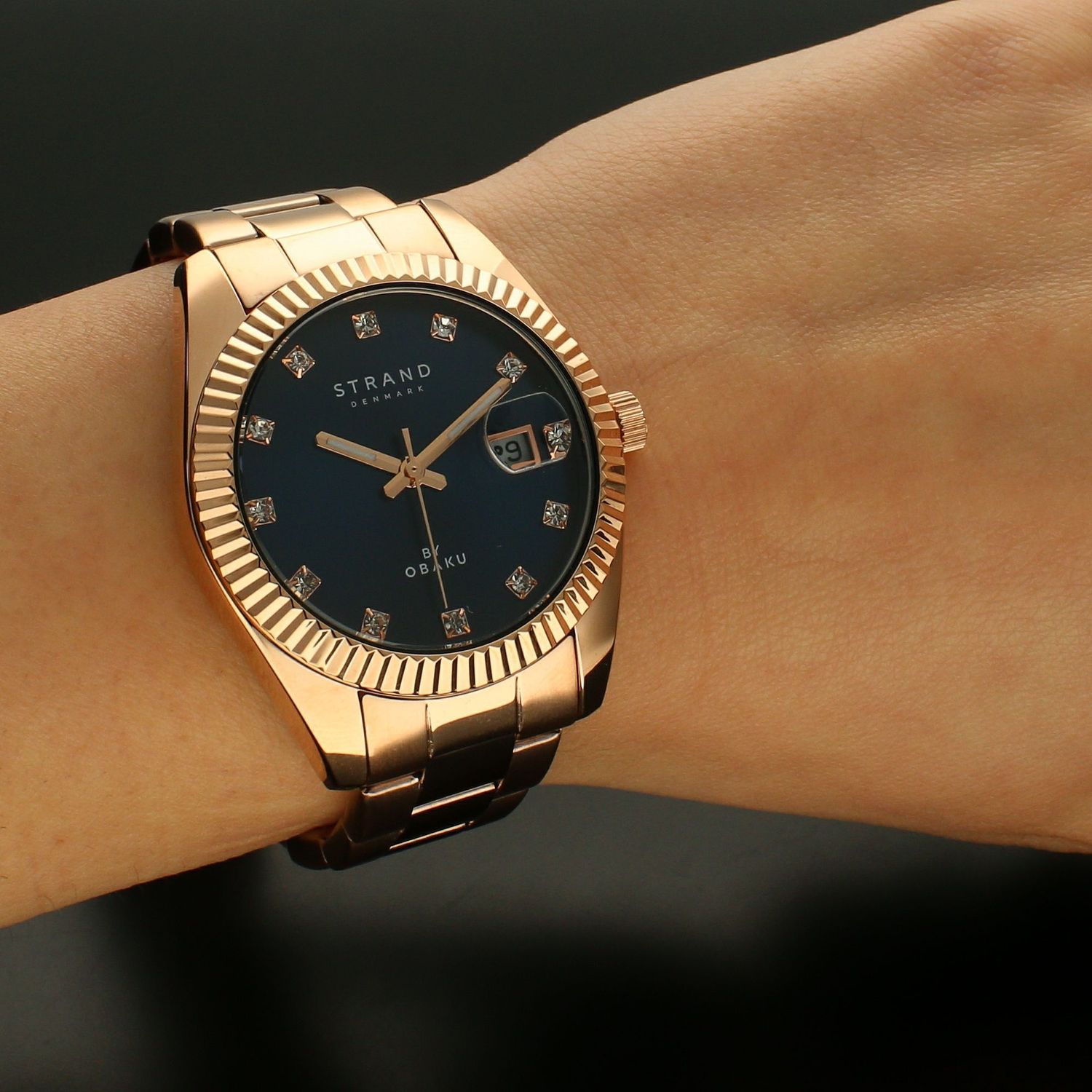 Zegarek damski na bransolecie w kolorze różowego złota Strand S721LDVLSV.jpg