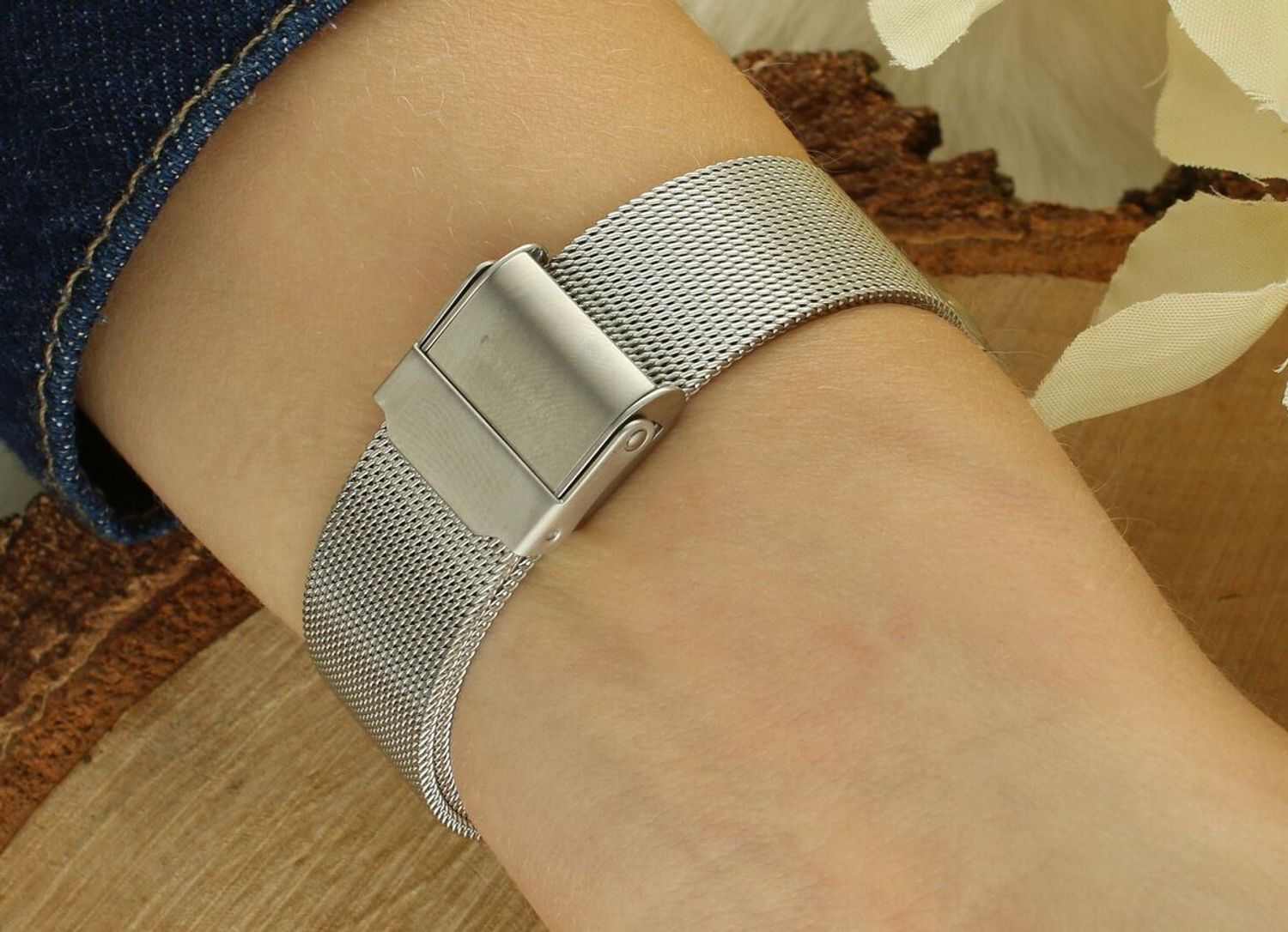 Strand by Obaku S725LXCIMC-DG – minimalistyczny damski zegarek z białą tarczą, srebrną bransoletą mesh i mechanizmem kwarcowym. Wodoszczelność 30 m, idealny do codziennych stylizacji.1.jpg