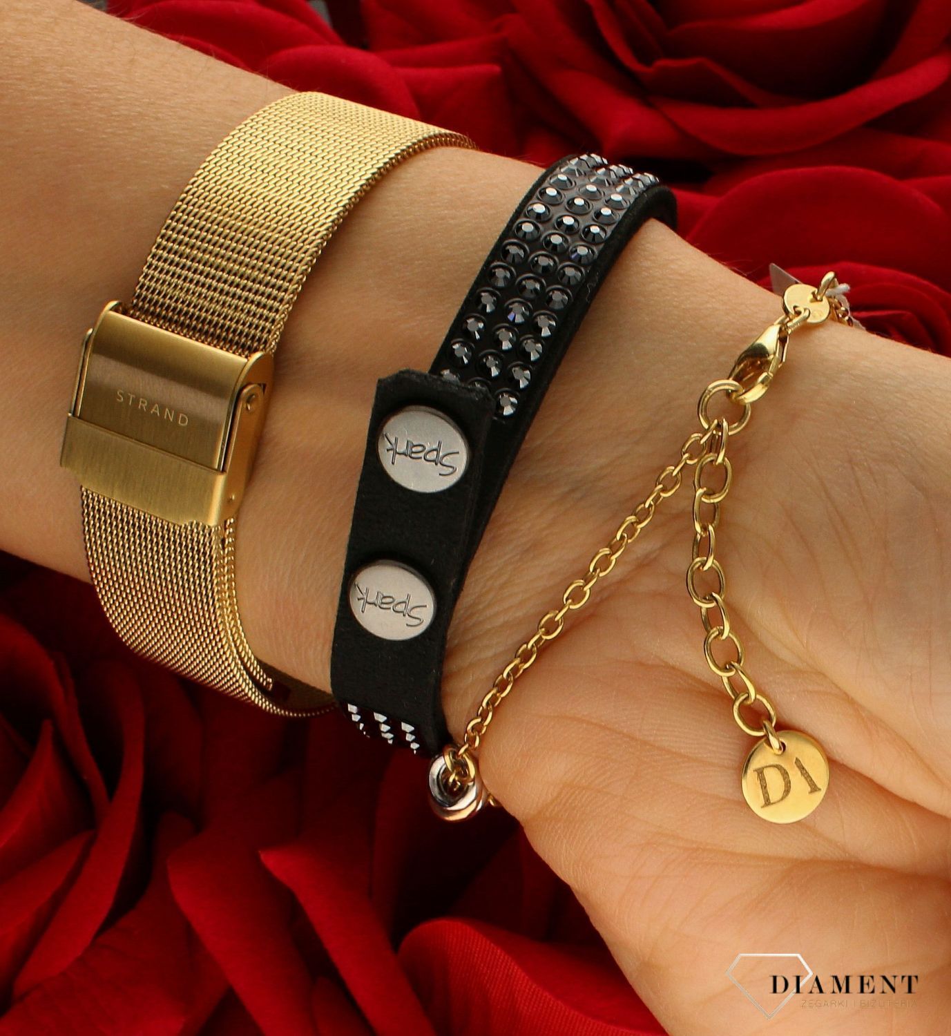 Zegarek damski Strand z czarną tarczą na bransolecie S733LXGBMG. Damski zegarek na bransolecie. Damski zegarek Strand w złotym kolorze. Zegarek damski klasyczny. Damski zegarek na bransolecie typu mesh idealny na prezent..jpg