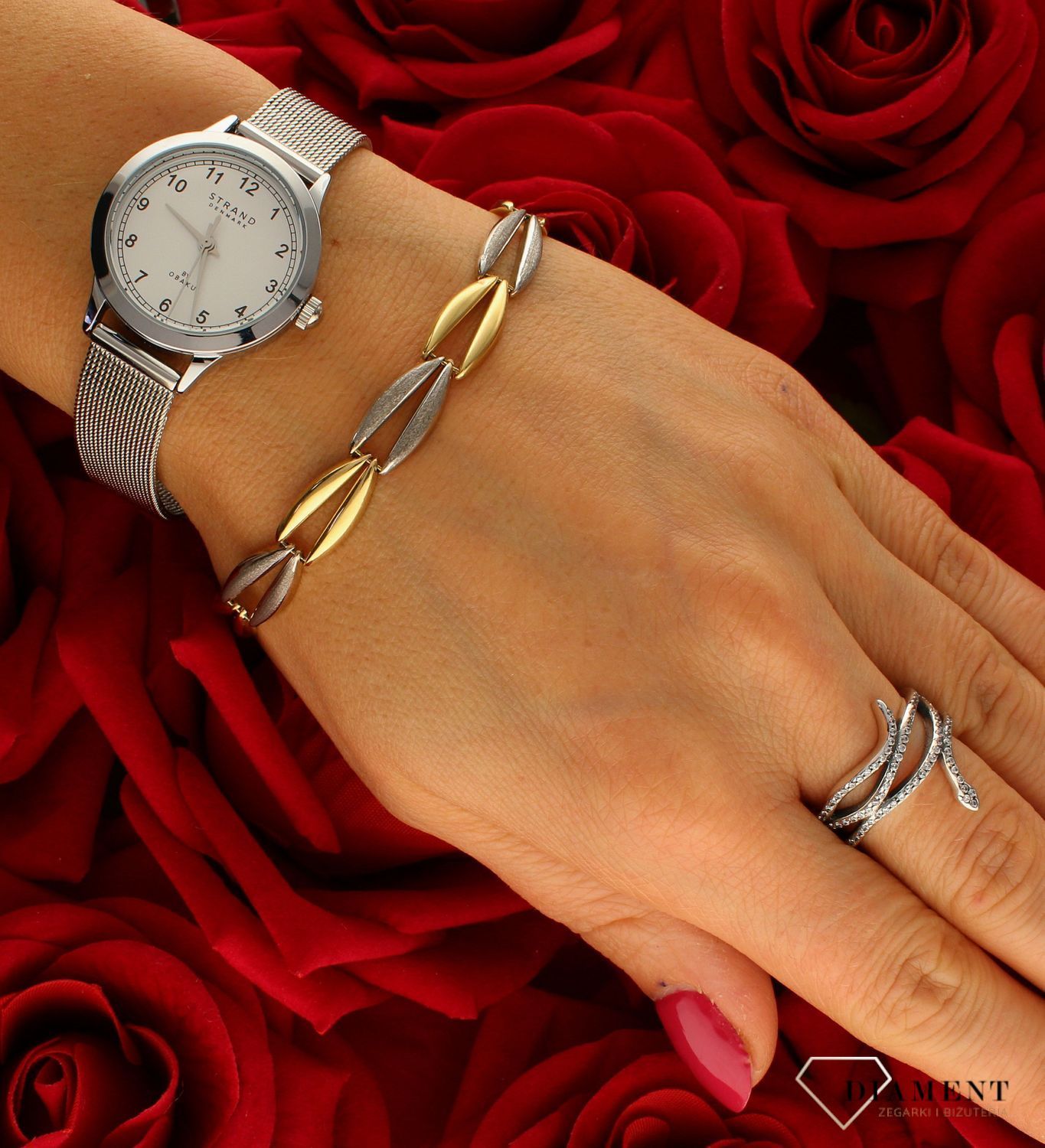 Zegarek damski Strand na bransolecie S742LXCIMC. Damski zegarek na bransolecie. Damski zegarek Strand w srebrnym kolorze. Zegarek damski klasyczny. Damski zegarek na bransolecie typu mesh idealny na prezent..jpg
