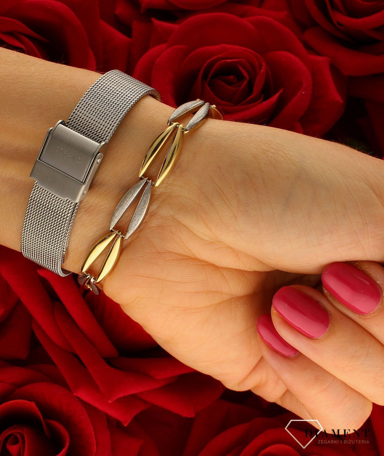 Zegarek damski Strand na bransolecie S742LXCIMC. Damski zegarek na bransolecie. Damski zegarek Strand w srebrnym kolorze. Zegarek damski klasyczny. Damski zegarek na bransolecie typu mesh idealny na prezent..jpg