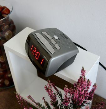 Budzik elektroniczny LCD JVD SB0720.1.  BUDZIK SIECIOWY LED JVD SB0720.1 cyfry 19 mm RED. Srebrny budzik cyfrowy JVD z alarmem Budziki sieciowe (3).JPG