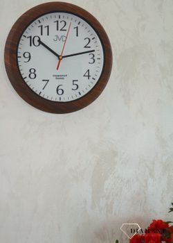Zegar ścienny brązowy do łazienki wodoszczelny JVD SH494.2 imitacja drewna. Zegary do łazienki.  Zegary wodoszczelne. Zegary łazienkowe  Zegary na ścianę brązowe (3).JPG