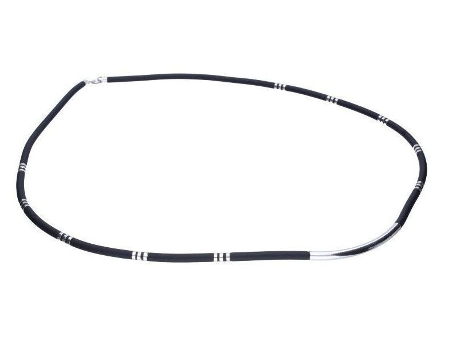 Naszyjnik srebrny kauczuk SIL0003N. Naszyjnik wykonany z czarnego kauczuka. Naszyjnik z ozdobnymi elementami wykonanymi z wysokiej jakości srebra SIL0003N.jpg