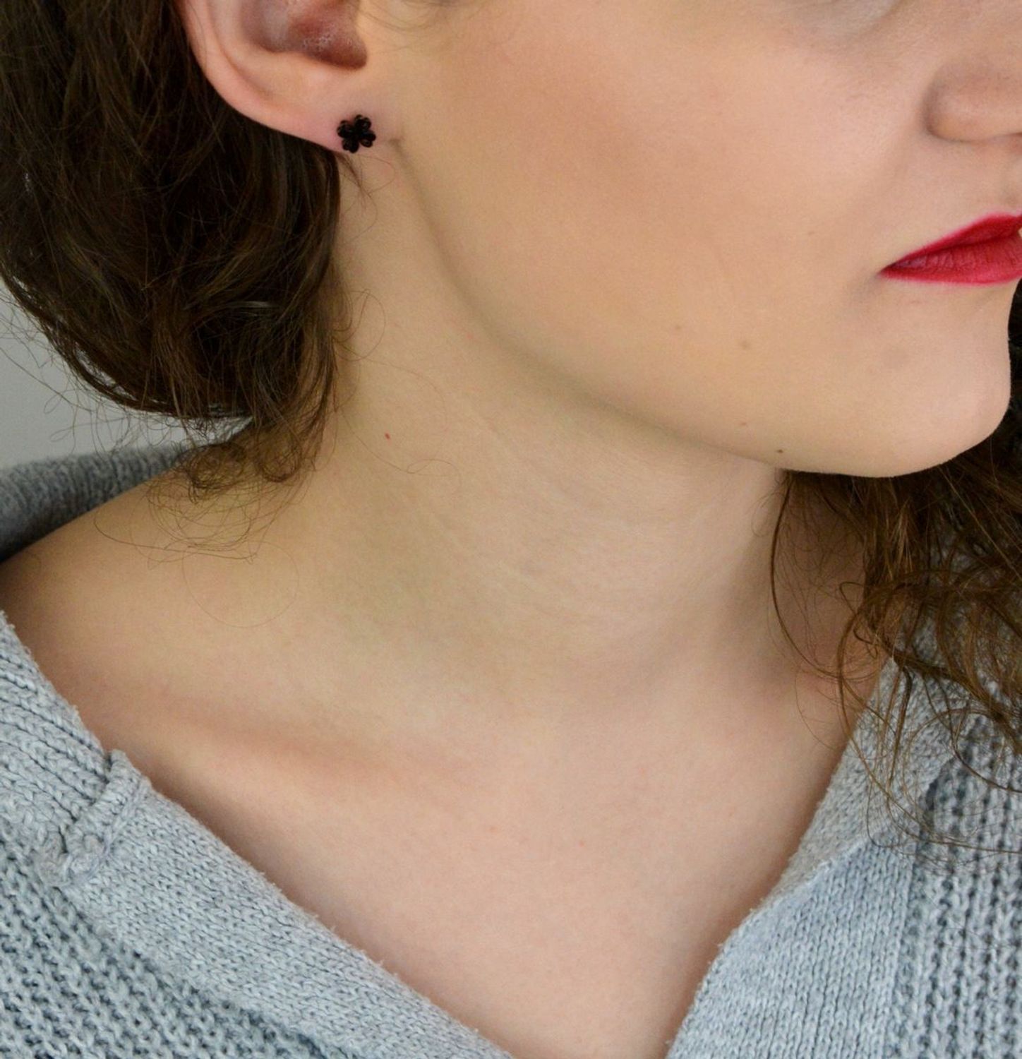 Kolczyki damskie stalowe czarne koniczynki 7 mm SKO13 – stal nierdzewna.jpg