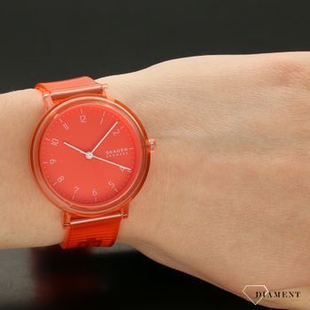Damski zegarek Skagen w pomarańczowym kolorze to idealna propozycja na wiosnę i lato. Charakterystyczny kolor sprawi, że zegarek ożywi każdą stylizację (1).jpg