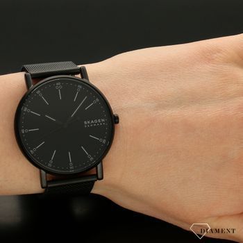 Klasyczny zegarek męski w kolorze czarnym. Piękny zegarek męski. Idealny pomysł na prezent. Zapraszamy na www.zegarki-diament (1).jpg