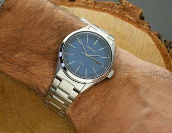 Zegarek męski Seiko Solar SNE525P1 – granatowa tarcza, stalowa bransoleta, datownik seiko ręka.jpg