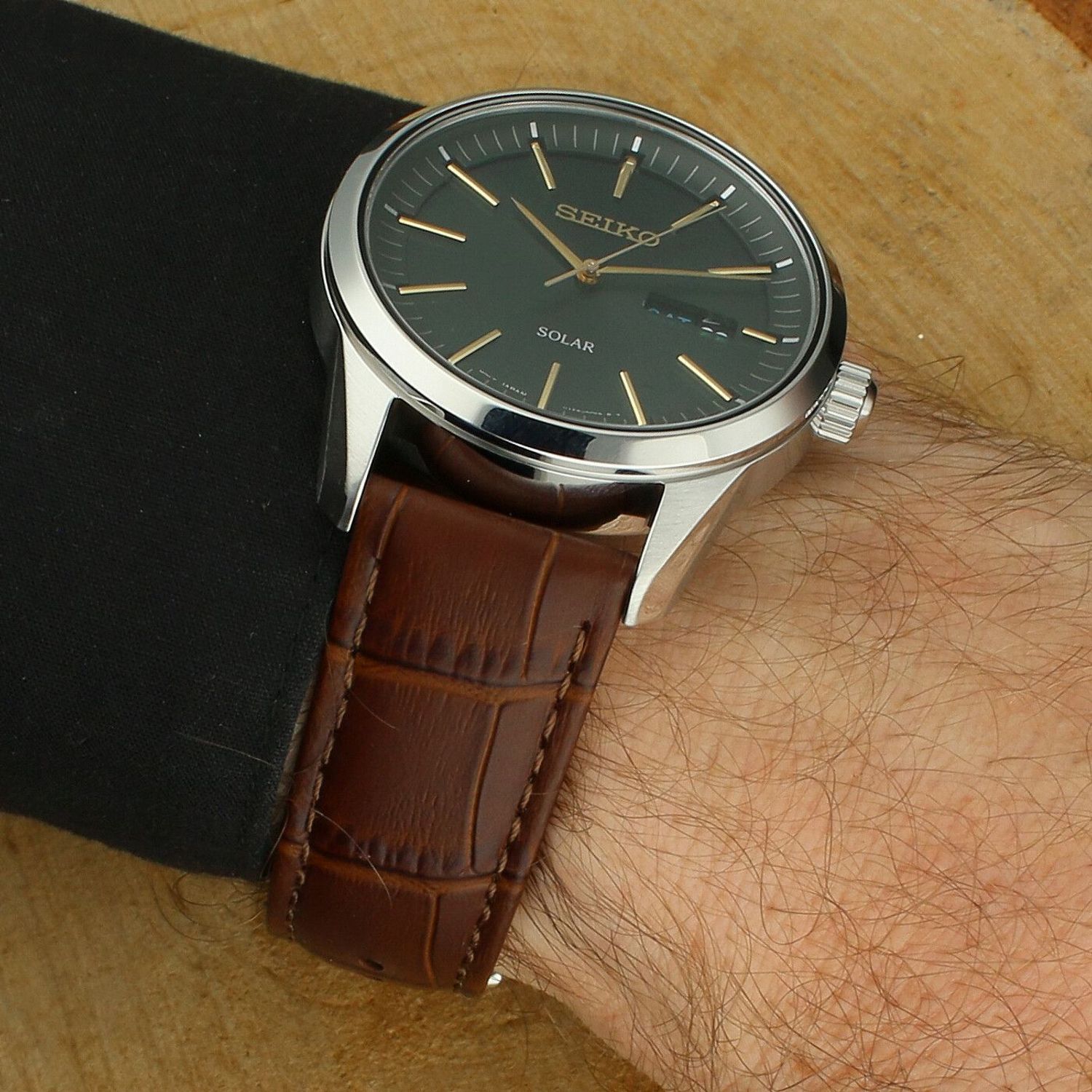 Zegarek Seiko Solar Classic Sapphire 100m SNE529P1.jpg