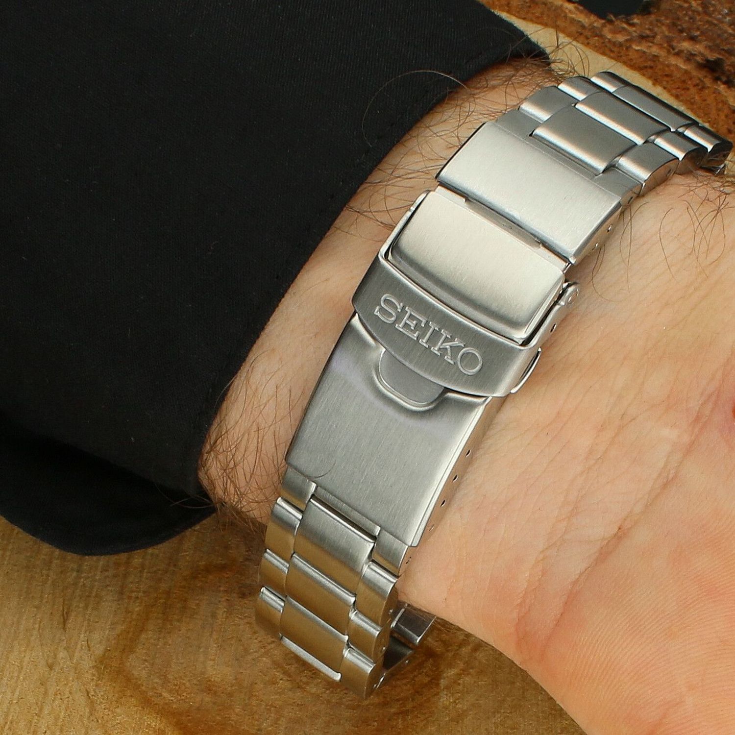 Zegarek Seiko Prospex Solar Diver Blue-Red-Blue 41mm SNE595P1.jpg