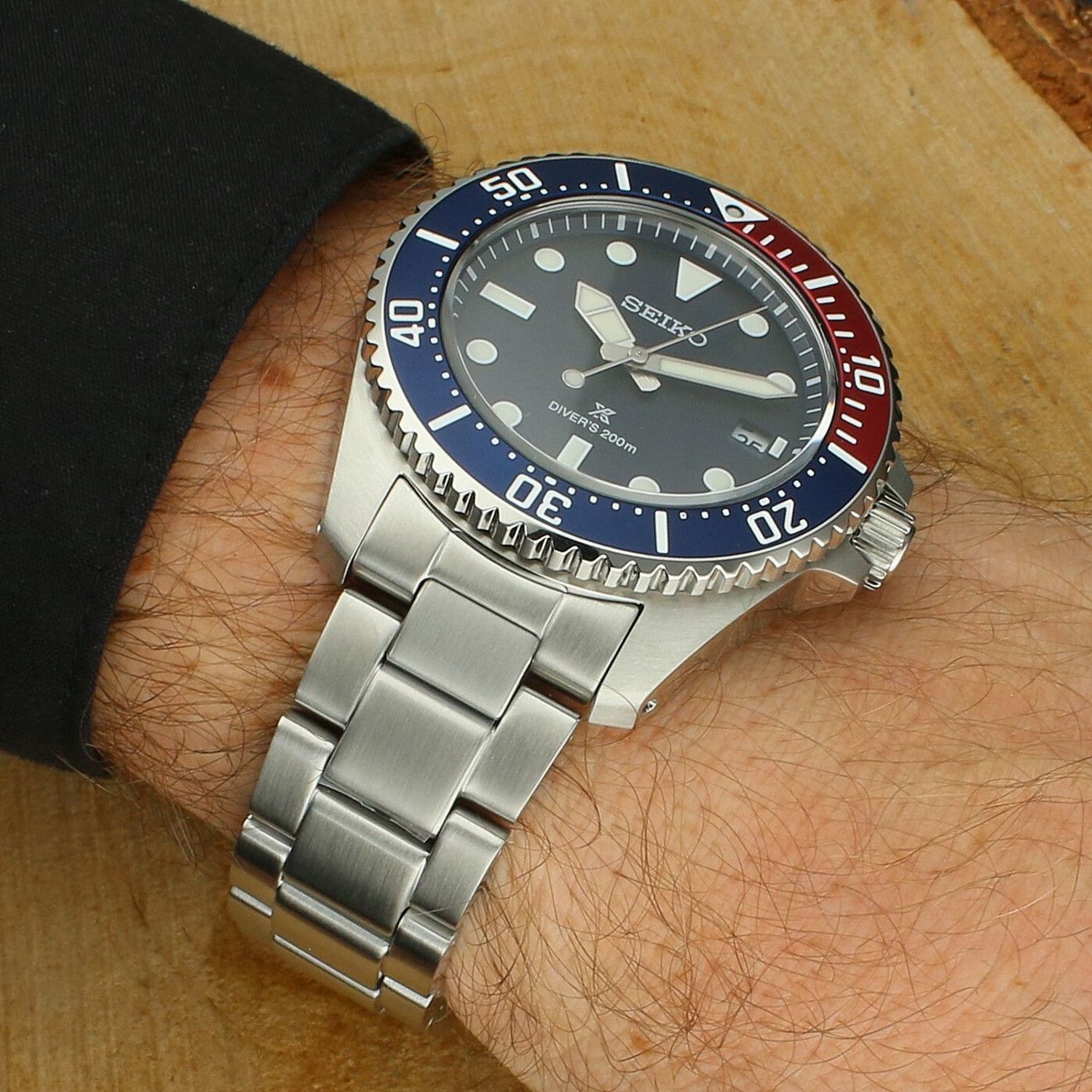 Zegarek Seiko Prospex Solar Diver Blue-Red-Blue 41mm SNE595P1.jpg