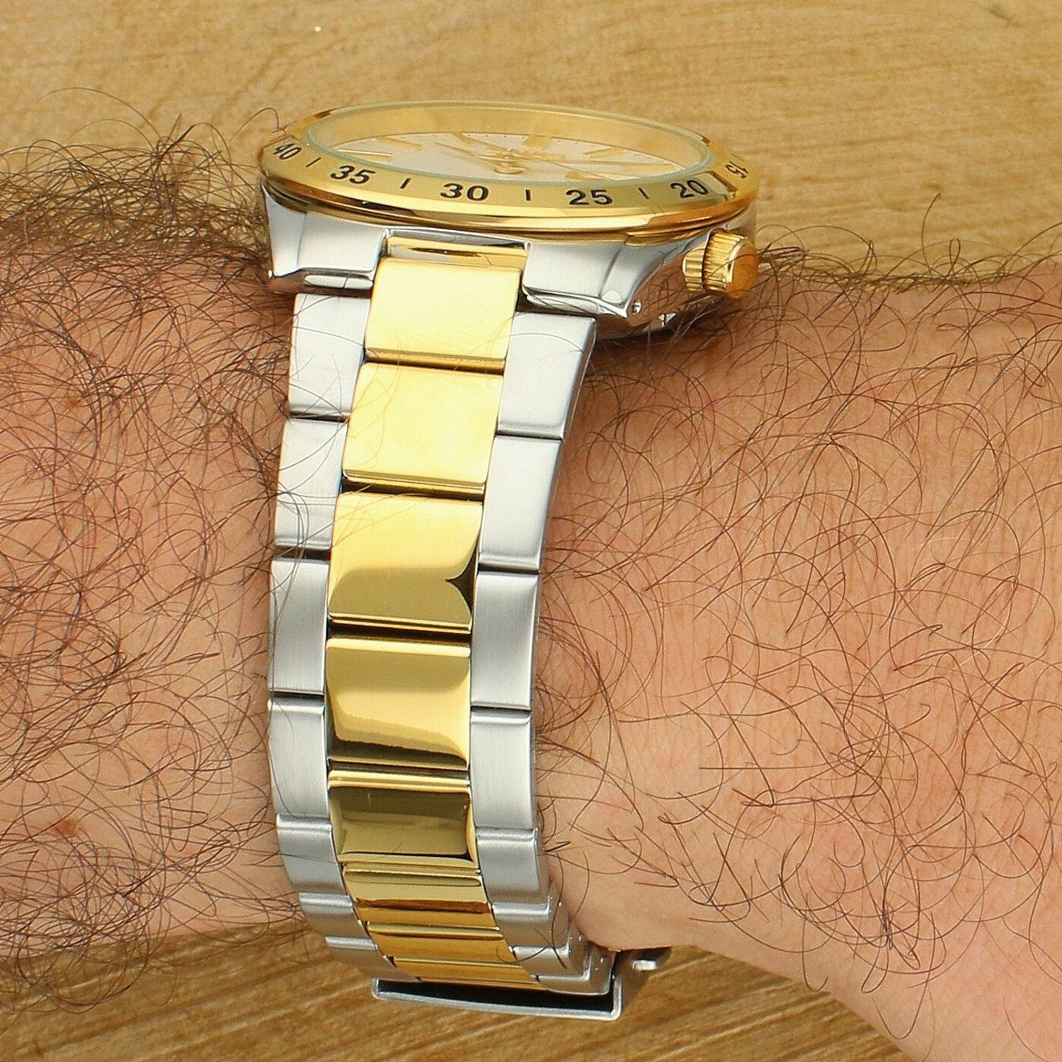 Seiko SNKE04K1 to klasyczny męski zegarek automatyczny z mechanizmem Seiko 7S26, stalową kopertą, bransoletą i datownikiem day-date..jpg