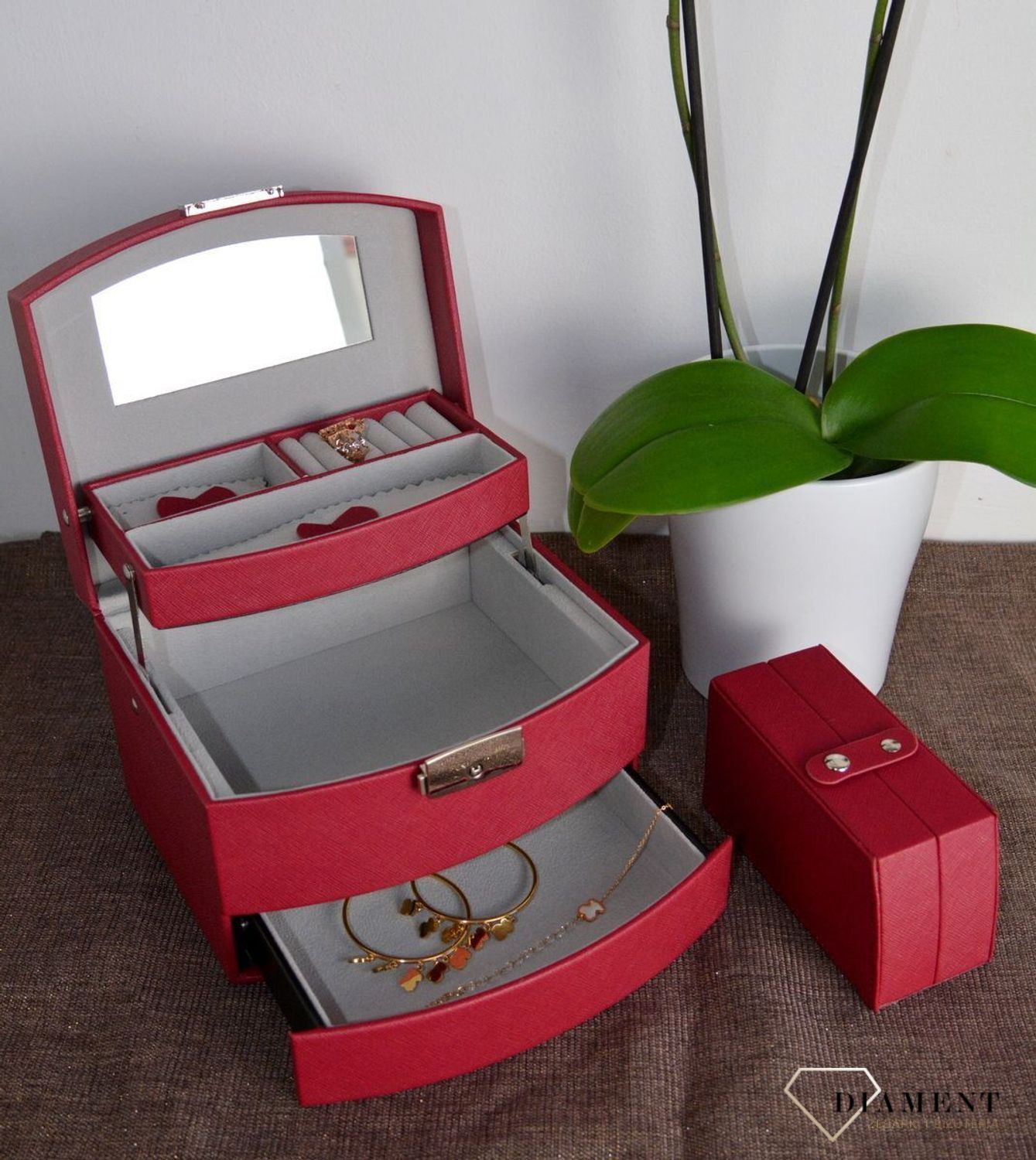 Szkatułka na biżuterię damska w kolorze fuksji 3 poziomowa SP-270A7. Szkatułki do przechowywania biżuterii. Połączenie niezwyklej funkcjonalności i precyzji wykonania. Kuferki na biżuterię.  (1).JPG