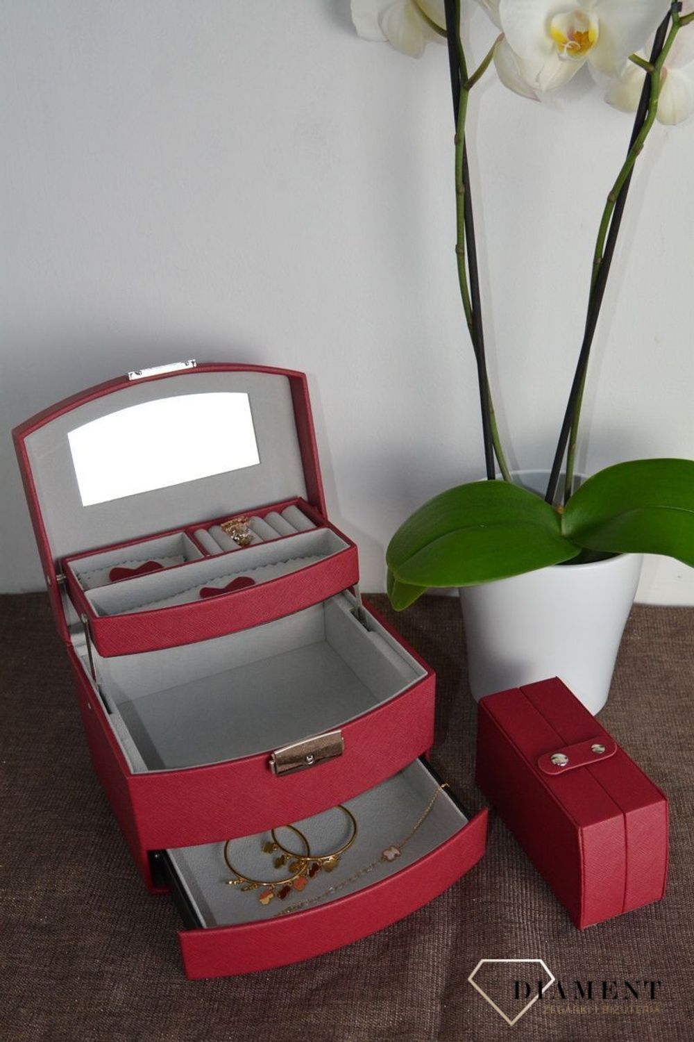 Szkatułka na biżuterię damska w kolorze fuksji 3 poziomowa SP-270A7. Szkatułki do przechowywania biżuterii. Połączenie niezwyklej funkcjonalności i precyzji wykonania. Kuferki na biżuterię.  (1).JPG