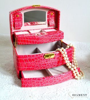 Eleganckie trzy poziomowe pudełko w kolorze różowym na biżuterię. Rozkładane pudełko z eleganckim uchwytem. Wnętrze pudełka wykonane z weluru w kolorze beżowym. (5).JPG