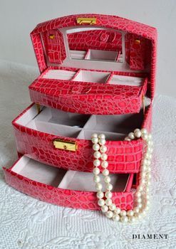 Eleganckie trzy poziomowe pudełko w kolorze różowym na biżuterię. Rozkładane pudełko z eleganckim uchwytem. Wnętrze pudełka wykonane z weluru w kolorze beżowym. (6).JPG