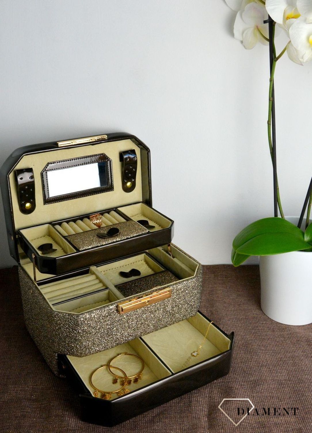 Szkatułka na biżuterię damska w kolorze złotym 3 poziomowa SP-8072A21. Eleganckie trzy poziomowe pudełko w kolorze złotym na biżuterię.  (2).JPG