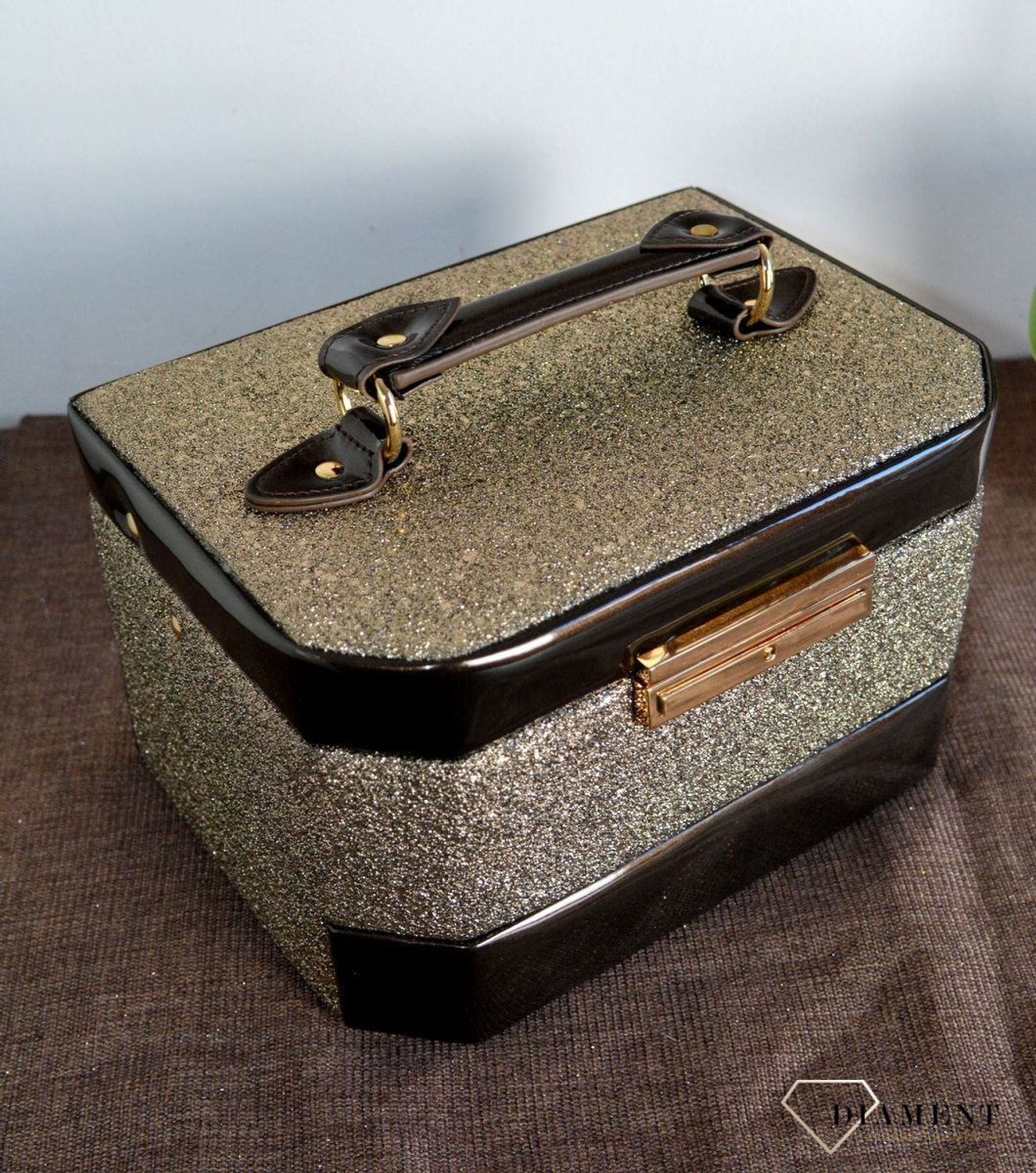 Szkatułka na biżuterię damska w kolorze złotym 3 poziomowa SP-8072A21. Eleganckie trzy poziomowe pudełko w kolorze złotym na biżuterię.  (2).JPG