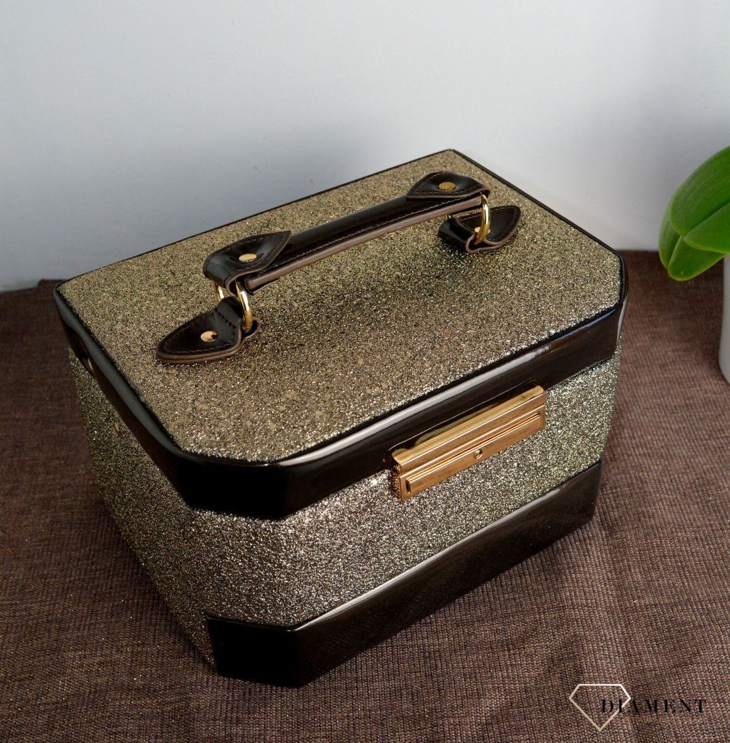 Szkatułka na biżuterię damska w kolorze złotym 3 poziomowa SP-8072A21. Eleganckie trzy poziomowe pudełko w kolorze złotym na biżuterię.  (2).JPG