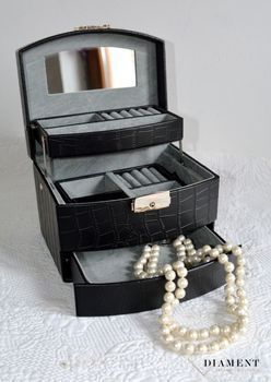Elegancka trzy poziomowe szkatułka w czarnym kolorze na biżuterię. Rozkładane pudełko z eleganckim uchwytem. Wnętrze pudełka wykonane z weluru w kolorze szarym. (3).JPG