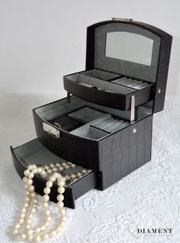 Elegancka trzy poziomowe szkatułka w czarnym kolorze na biżuterię. Rozkładane pudełko z eleganckim uchwytem. Wnętrze pudełka wykonane z weluru w kolorze szarym. (4).JPG