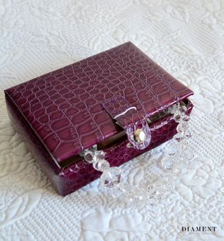Szkatułka na biżuterię podróżna fioletowa. Elegancka, praktyczna i modna,szkatułka na biżuterię to przemyślany prezent na wesele, przyjęcie urodzinowe (1).JPG