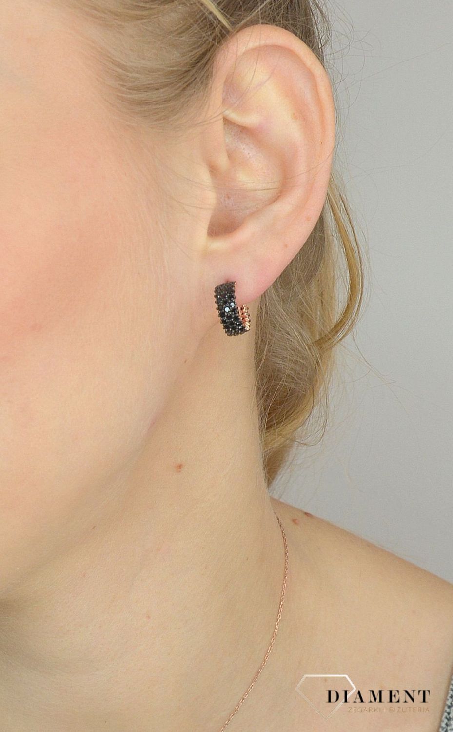 Kolczyki srebrne koła drobne czarne cyrkonie SQK00000-038.jpg