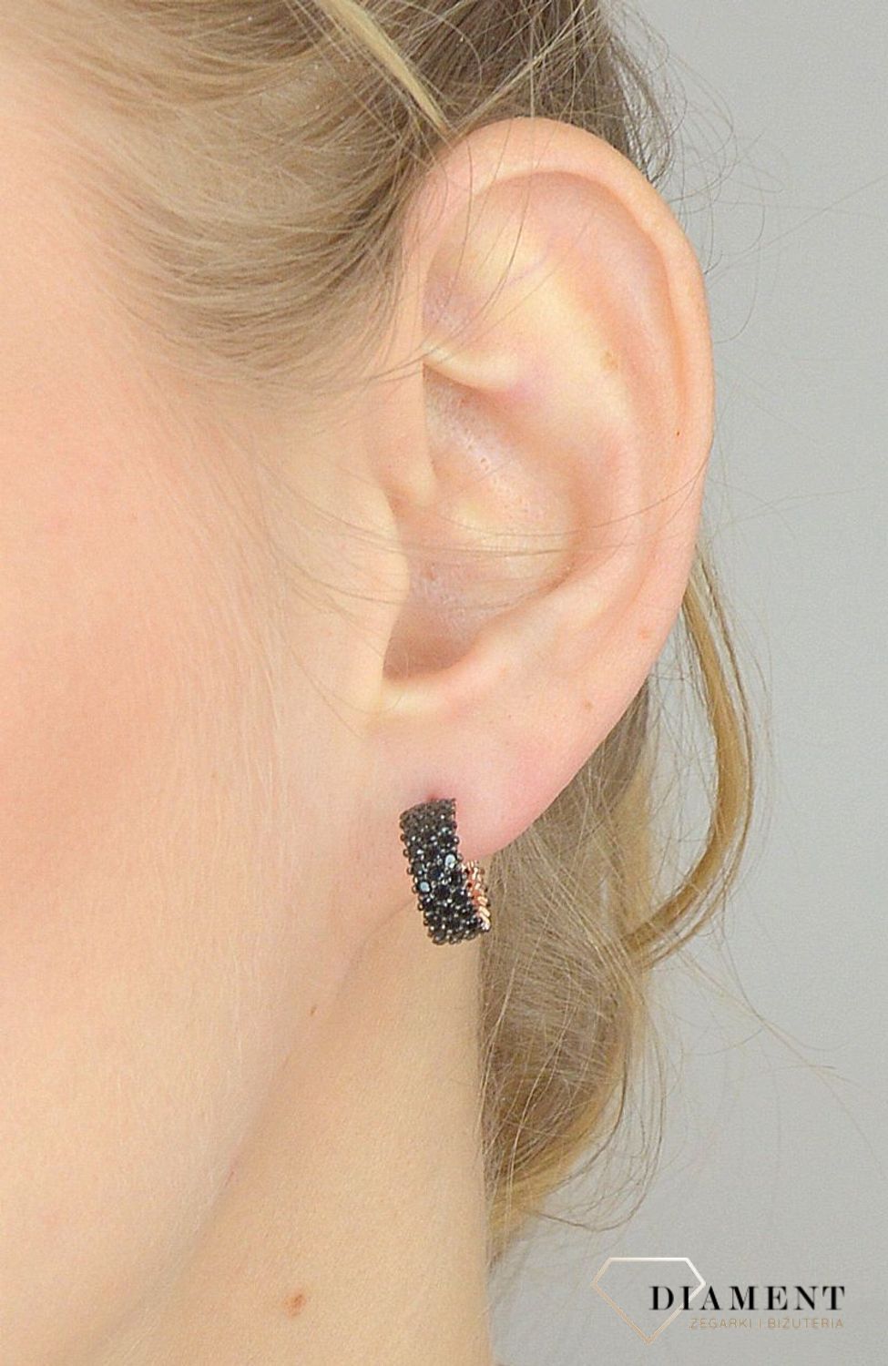Kolczyki srebrne koła drobne czarne cyrkonie SQK00000-038.jpg