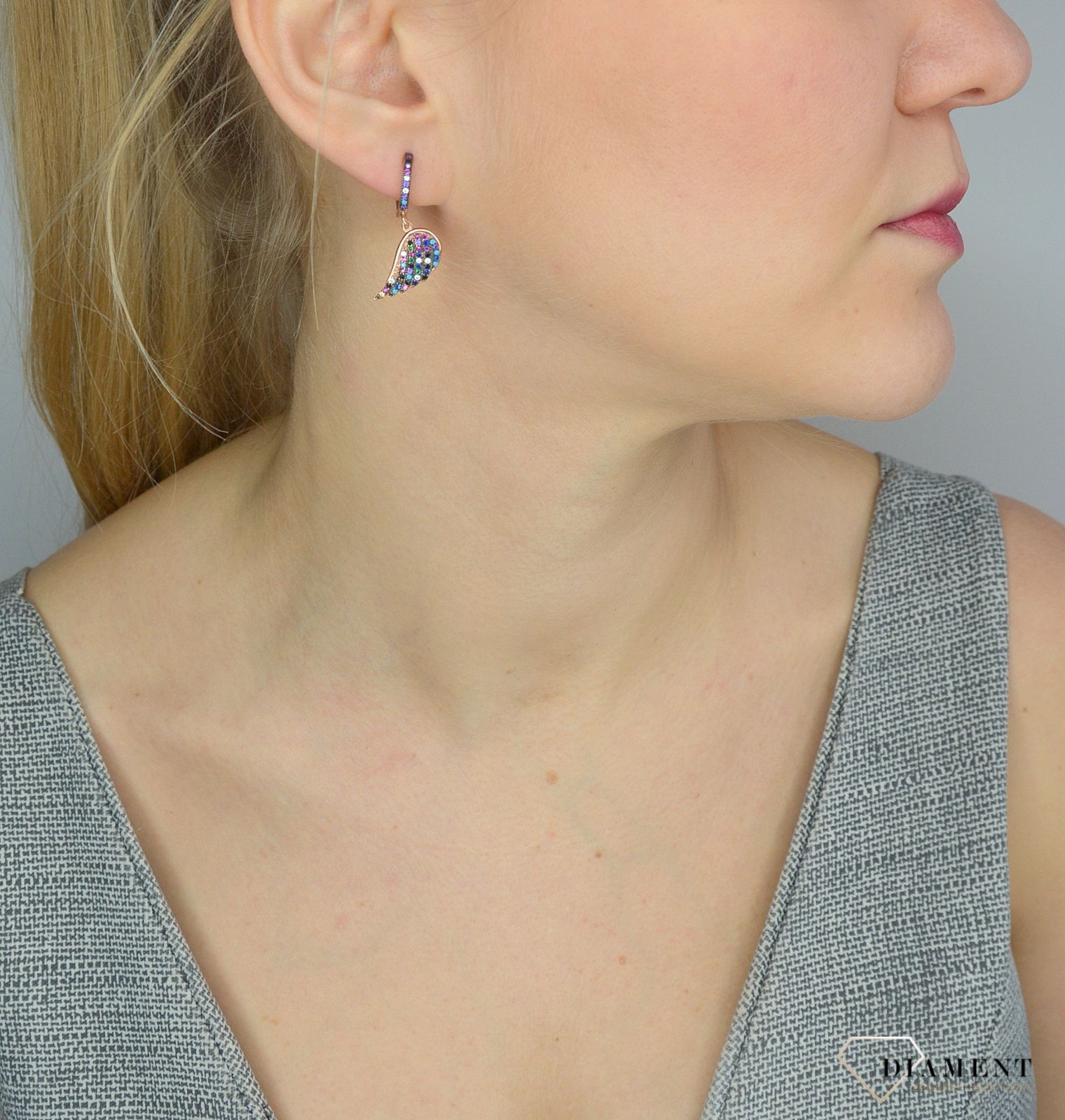 Kolczyki srebrne pozłacane skrzydła z kolorową cyrkonią SQK00000-051.jpg