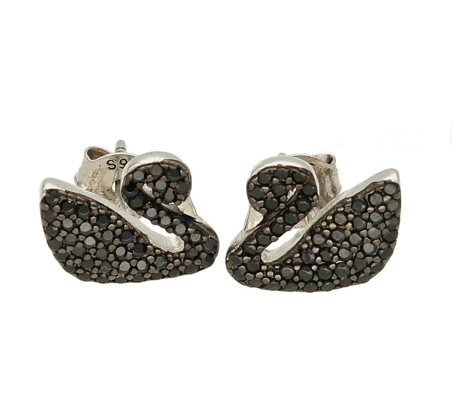 Kolczyki wkrętki łabędzie czarne cyrkonie SQK00000-053. Srebrne kolczyki w kształcie łabędzi ozdobione cyrkoniami w kolorze czarnym. Wykonane z najwyższej jakości srebrna próby 925 wyglądają bardzo wyjątkowo.jpg