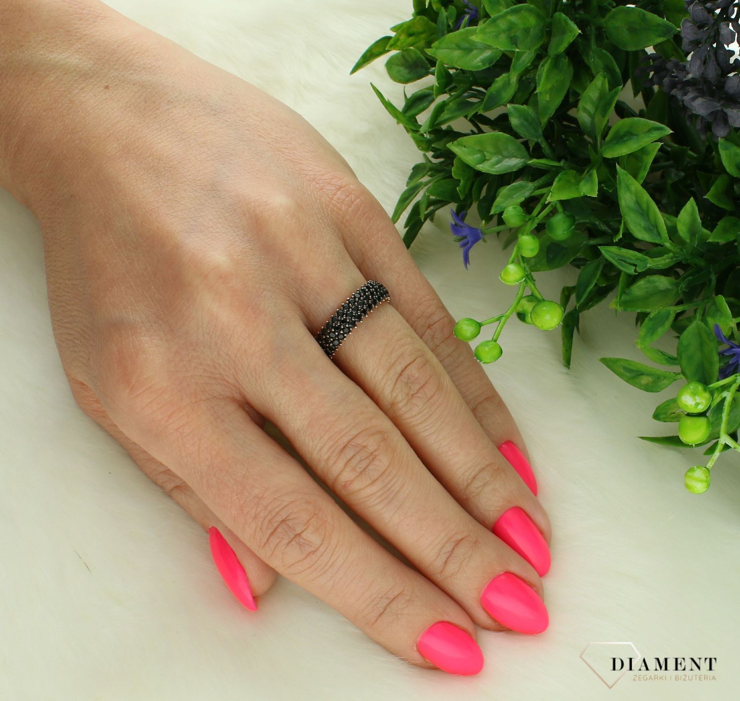 Pierścionek srebrny 925 obrączka wysadzana czarnymi cyrkoniami SQP00000-017 (1).jpg