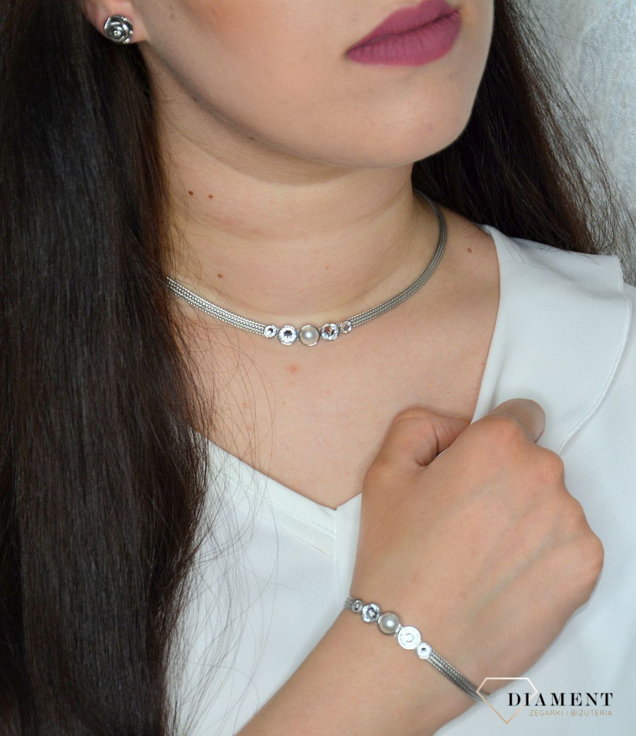 Srebrny naszyjnik delikatny łańcuszek z kryształami i perełką.jpg