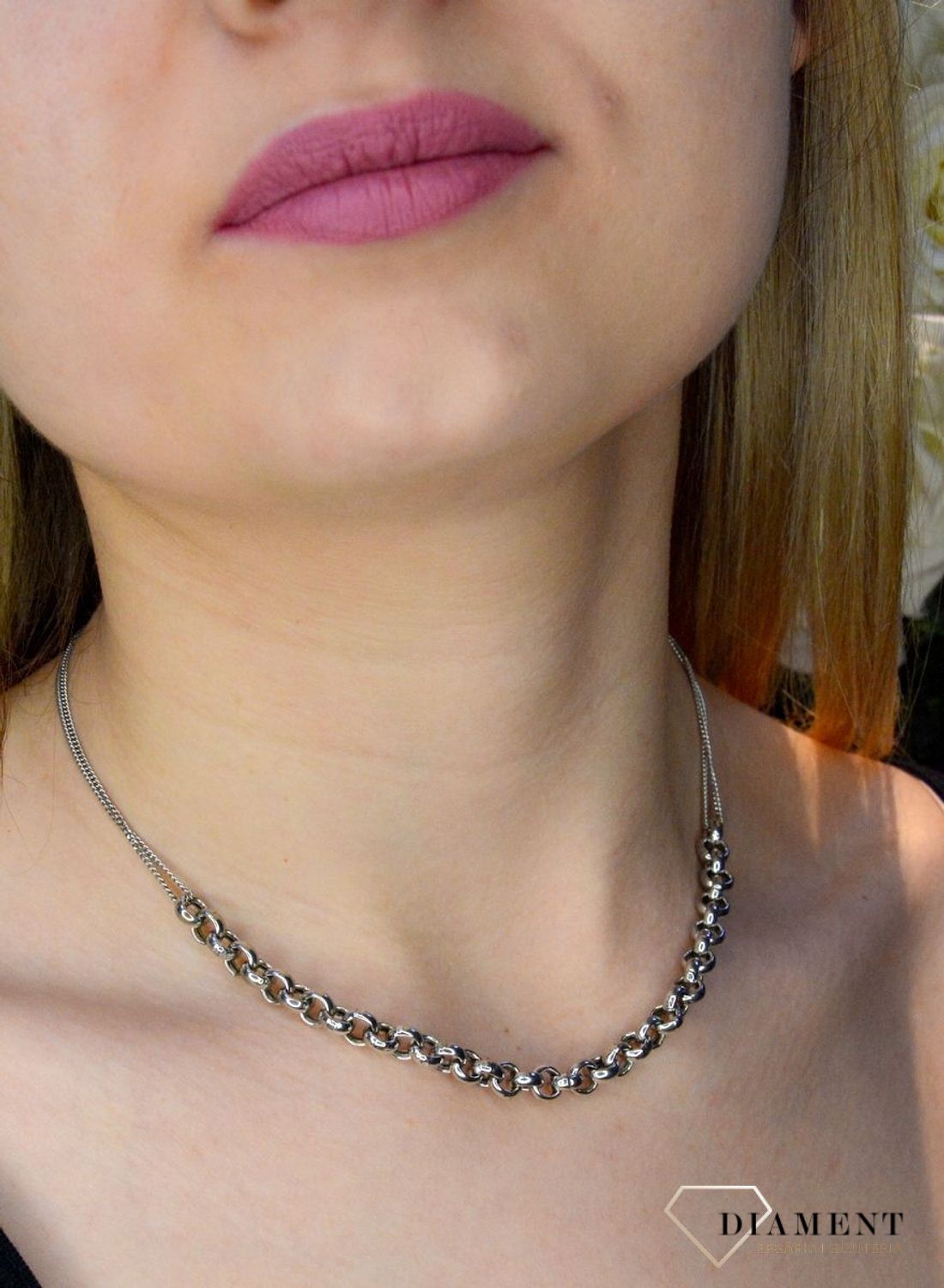 Srebrny naszyjnik podwójny łańcuszek zakończony modnym motywem SRN000000-093.jpg