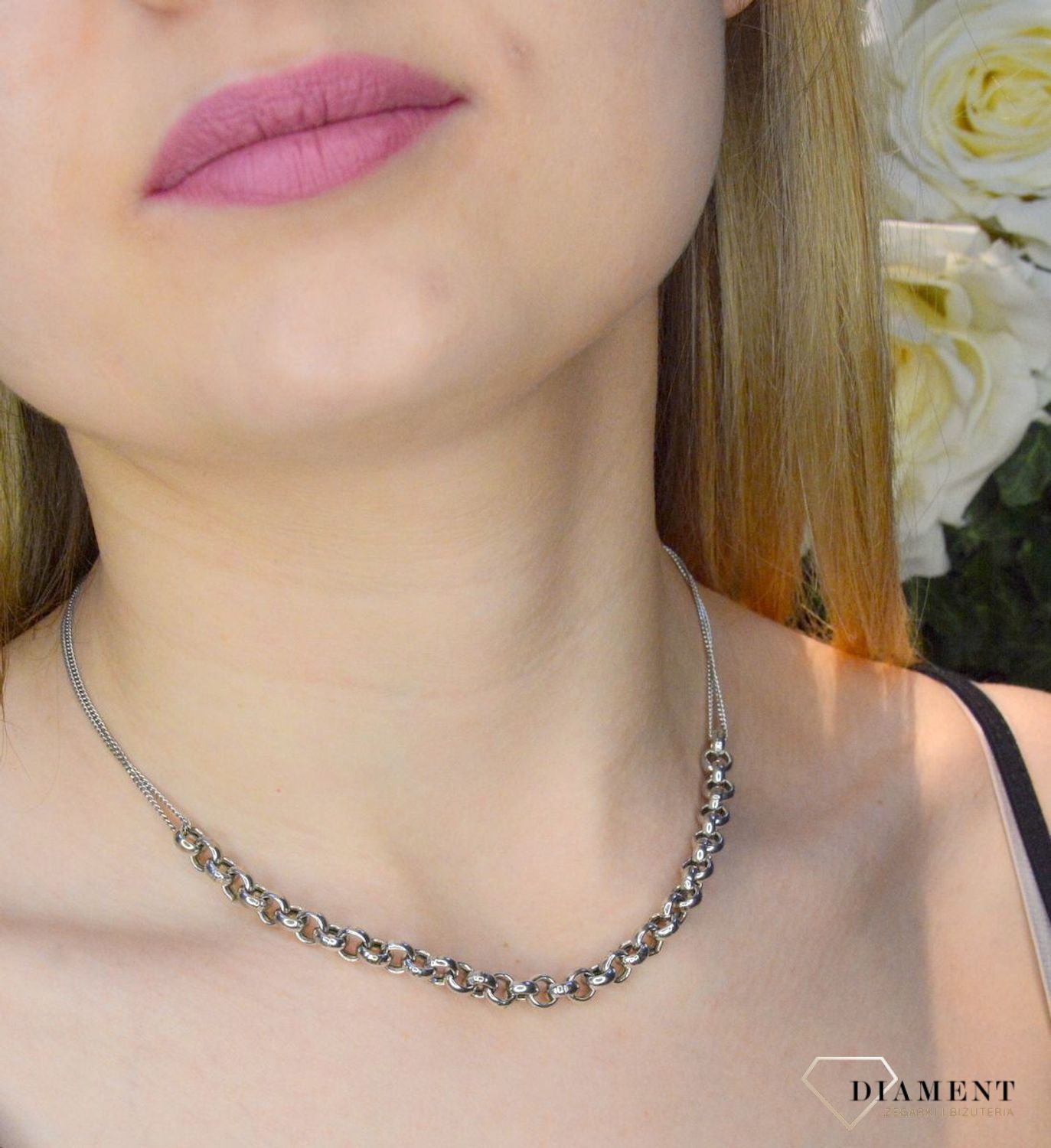 Srebrny naszyjnik podwójny łańcuszek zakończony modnym motywem SRN000000-093.jpg