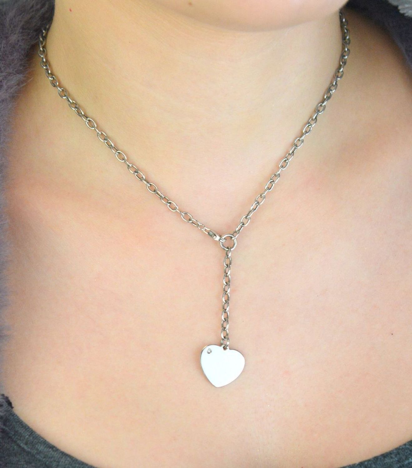 Delikatny srebrny naszyjnik ze splotem ankier i zawieszką w kształcie serduszka do grawerowania. Próba 925, długość 45 cm. Idealny na prezent.1.jpg